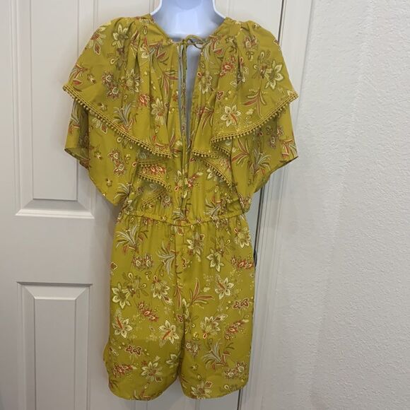 C & V Chelsea & Violet Size Medium Square Neck Green Red Shorts Tue Back Romper - Picture 8 of 12